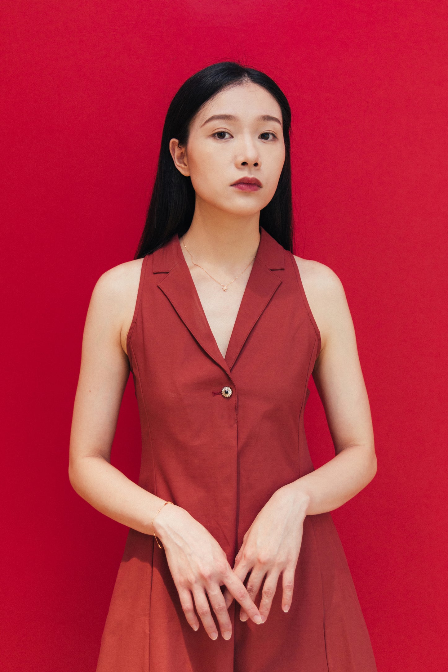 Red Sleeveless Dress With Back Detail