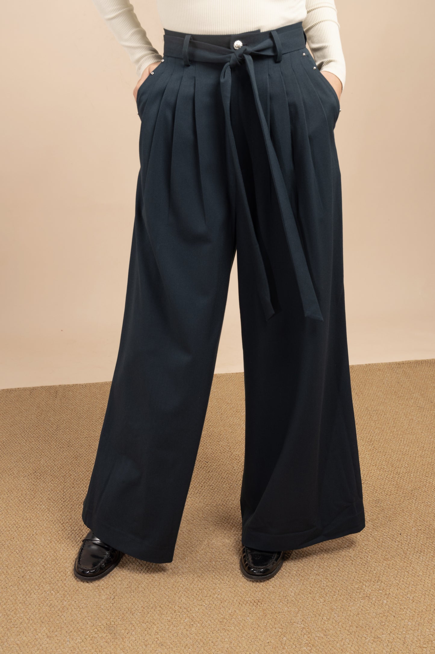 Wide-leg trouser