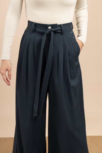 Wide-leg trouser