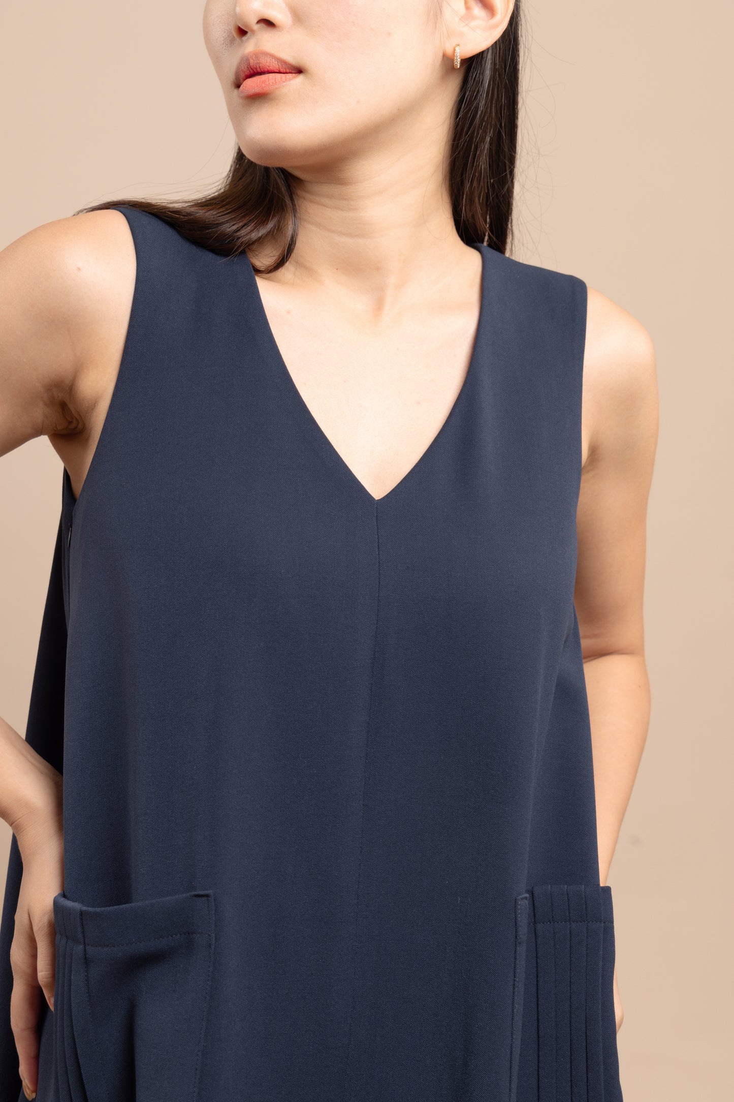 V-neck sleeveless dress