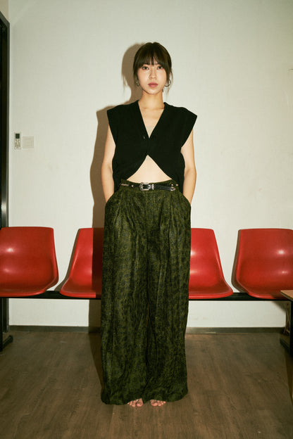 Green straight-leg trousers