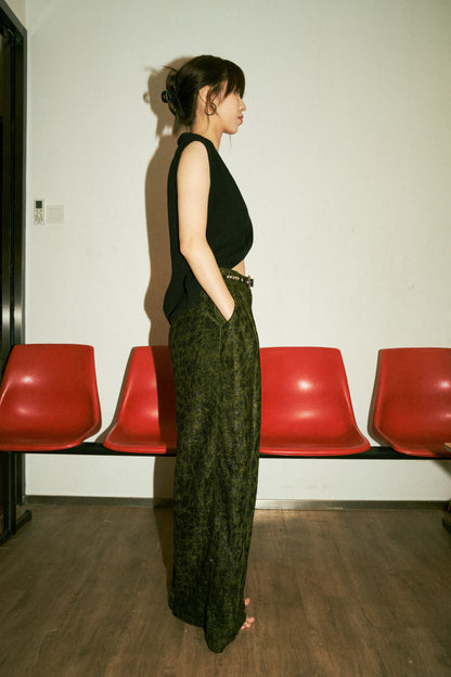 Green straight-leg trousers