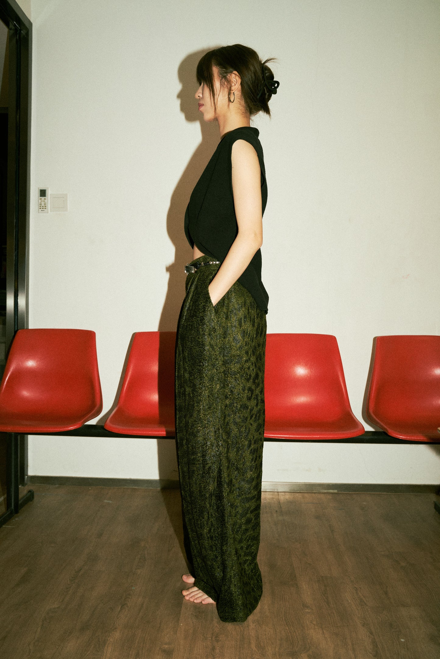 Green straight-leg trousers